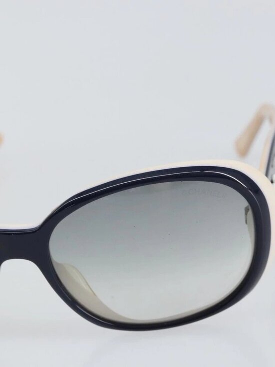 CHANEL Sunglasses plastic White CC Auth